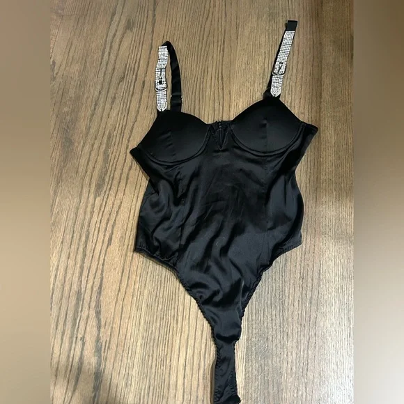 PRETTYLITTLETHING Black Diamante Strap V Bar Bodysuit - Picture 4 of 6